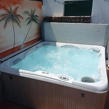 Casa Orilla! Beautiful Private With Hot Tub * La Oliva