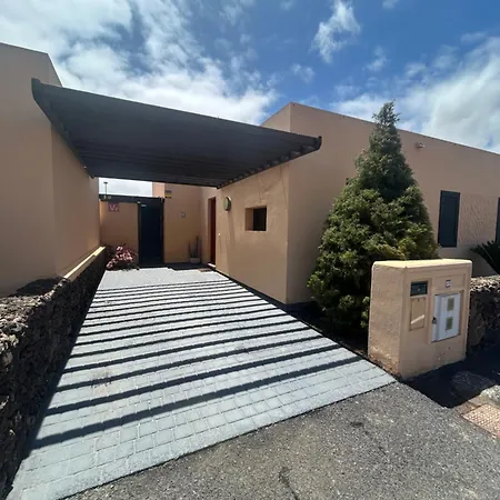 Casa Orilla! Beautiful Private With Hot Tub * La Oliva